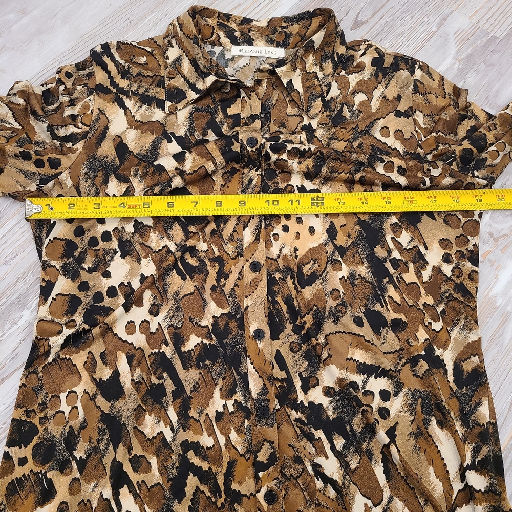 Melanie Lyne Size 12 Animal Print Stretch Button Up Collar Blouse - Picture 7 of 7